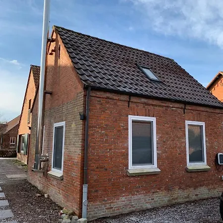 Holiday home Auszeithaus Pilsum - Wintergarten, Sauna, E-ladesaule - 8 Personen Krummhoern